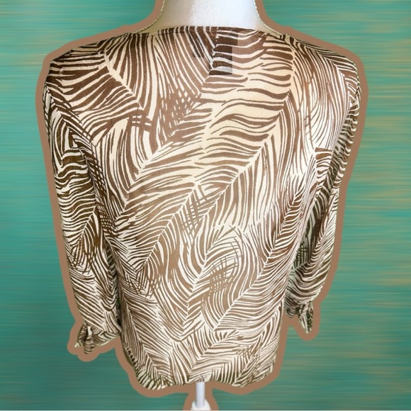 BCBGMaxAzria Brown Palm Leaf Pattern 100% Silk Tie-Front Pullover Blouse Size 8 - Picture 7 of 11